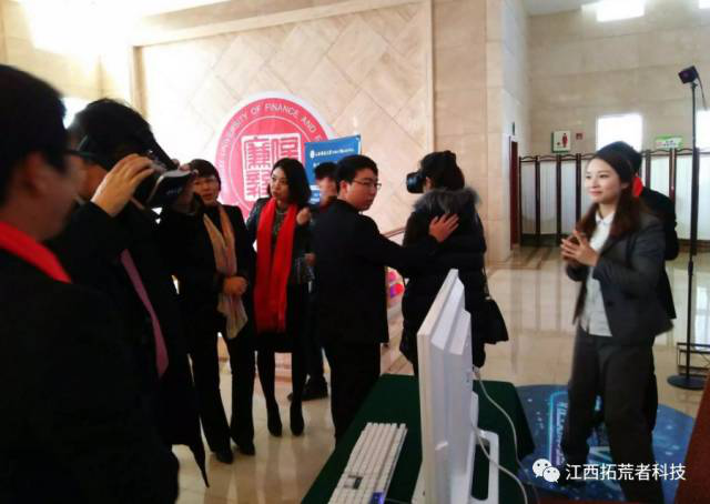 市委向导亲临立异创业晚会现。。，，，，，体验VR红色文化旅游平台
